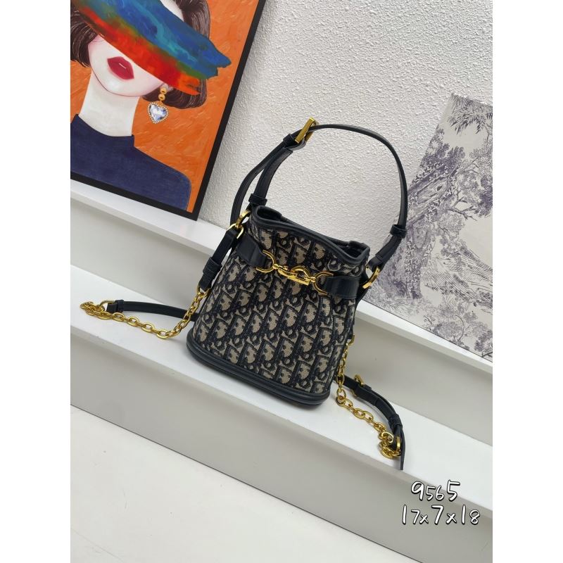 D*or bucket bags